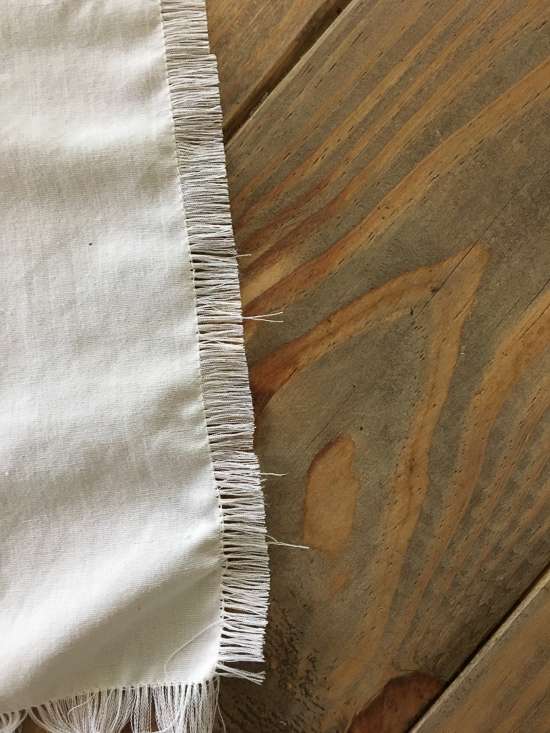 diy fringe napkins / fringe napkins from a pillowcase