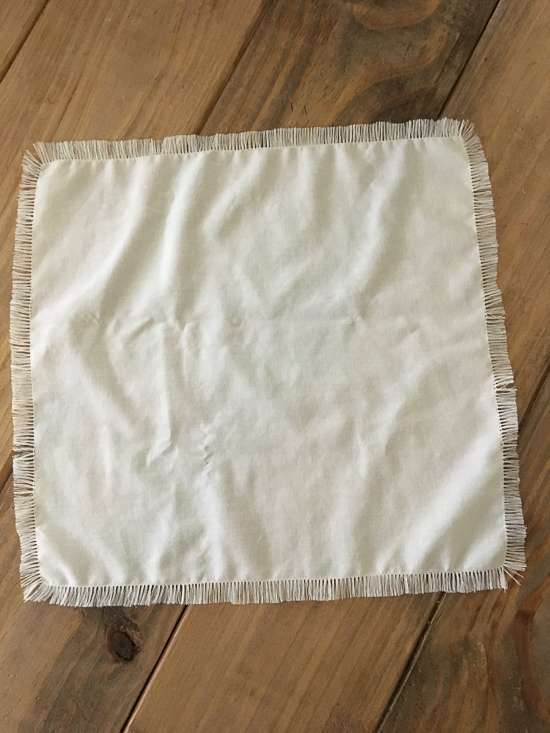 diy fringe napkins / fringe napkins from a pillowcase