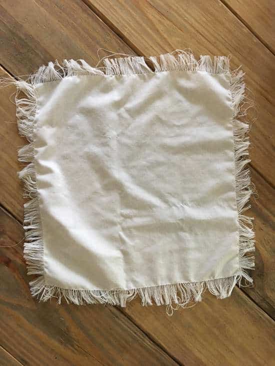 diy fringe napkins / fringe napkins from a pillowcase