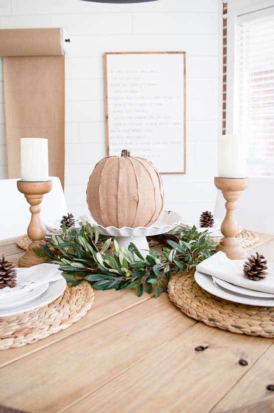 farmhouse thanksgiving tablescape / thanksgiving tablescape decorating